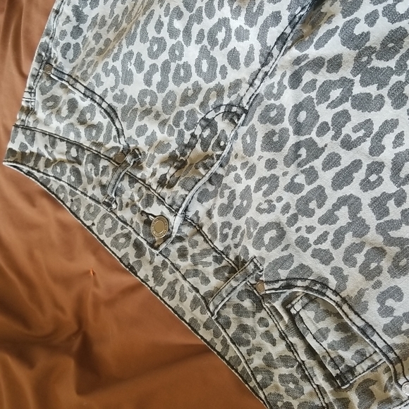Grey and black leopard printed jeans - Picture 4 of 5